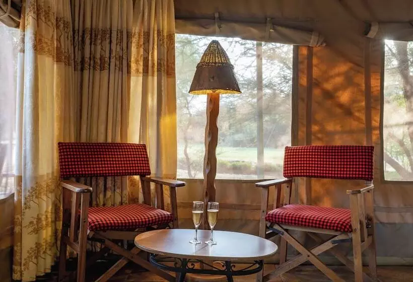 اتاق استاندارد سه نفره, Sentrim Amboseli Lodge