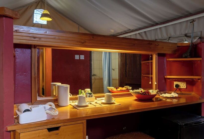 اتاق استاندارد سه نفره, Sentrim Amboseli Lodge