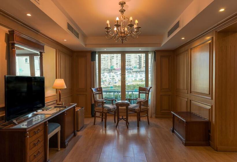 سوییت اجرایی, Sunrise Alex Avenue