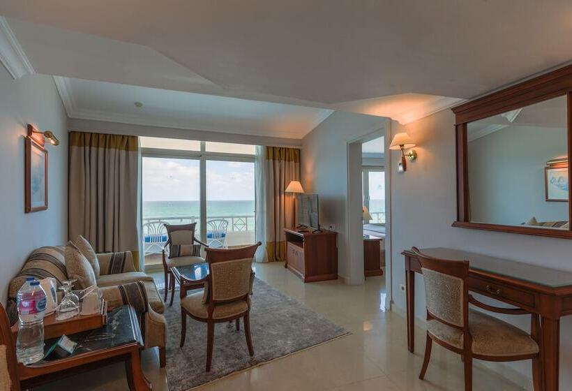 سوییت جونیور, Sunrise Alex Avenue