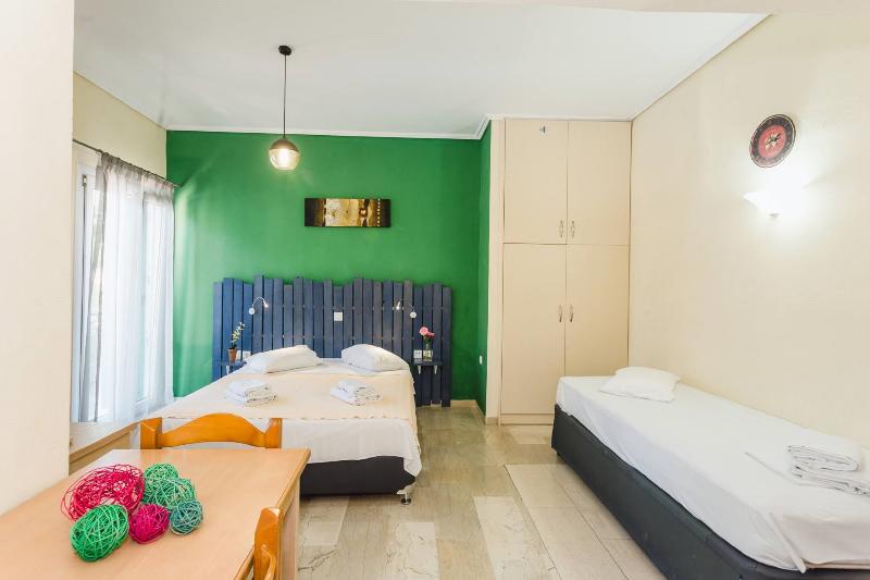 标准工作室, Ionian Paradise