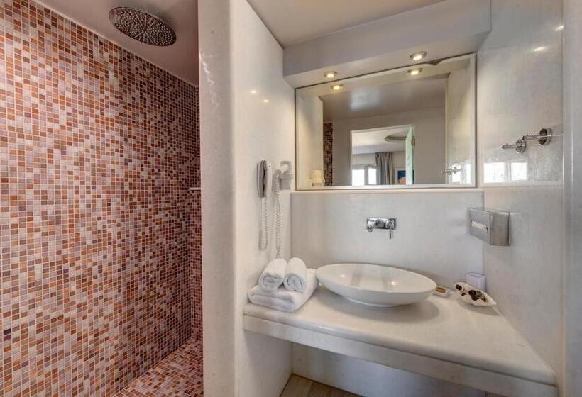 Номер Стандарт Вид на Море, Kouros Art