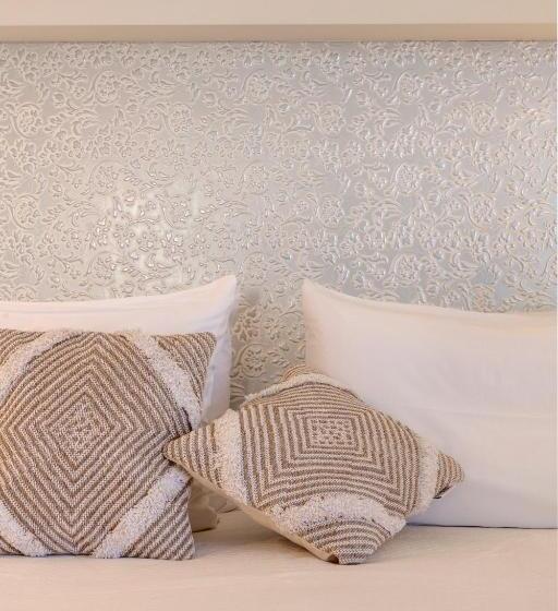 Номер Стандарт Вид на Море, Kouros Art