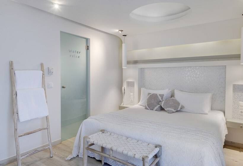 Номер Стандарт Вид на Море, Kouros Art