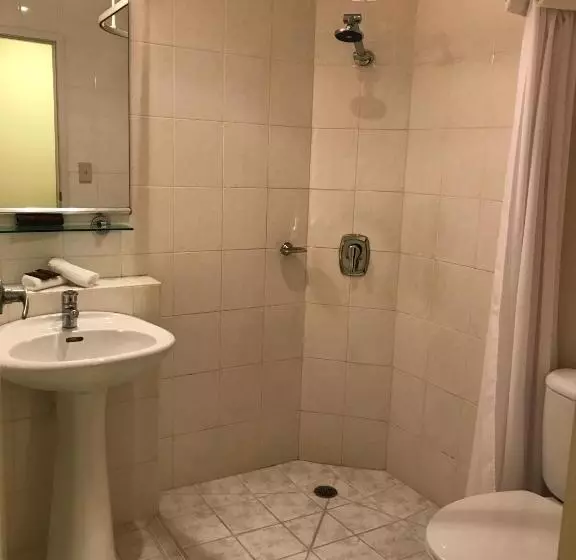 استودیوی استاندارد, Pacific Harbour Motor Inn