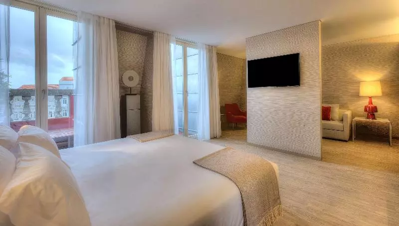 استودیوی استاندارد, Pacific Harbour Motor Inn