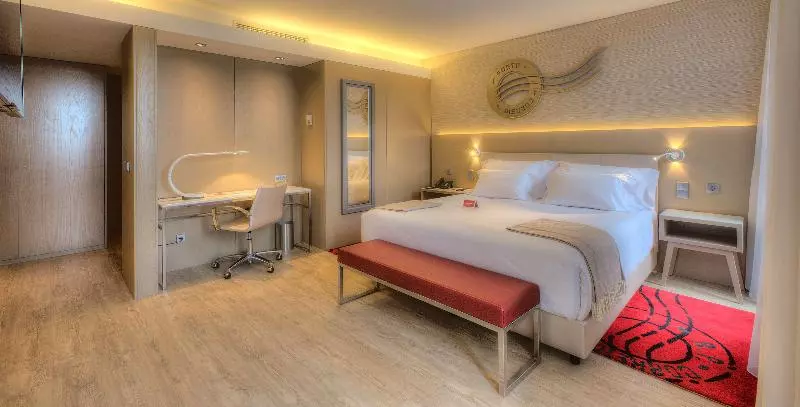 استودیوی استاندارد, Pacific Harbour Motor Inn