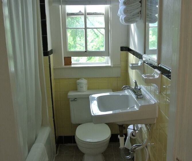 标准间, Rosewood Inn