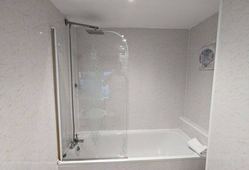 غرفة ديلوكس, The Senarth