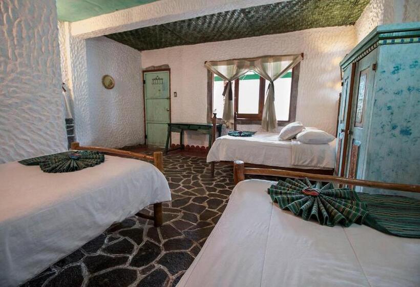 اتاق استاندارد سه نفره, Eco Hotel Uxlabil Atitlan
