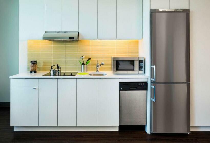 带大床的标准工作室, Element By Westin Vancouver Metrotown