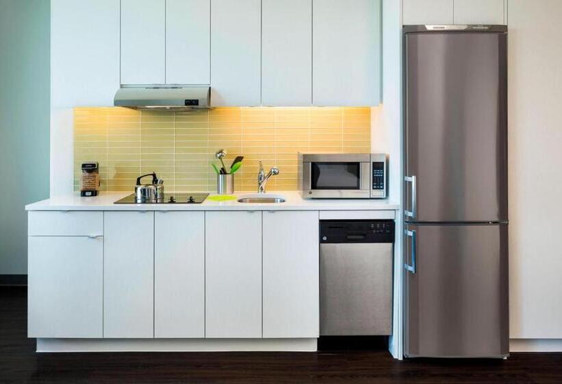 带大床的套房, Element By Westin Vancouver Metrotown