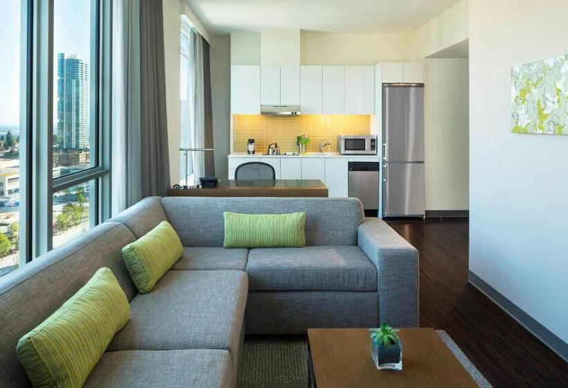 带大床的套房, Element By Westin Vancouver Metrotown