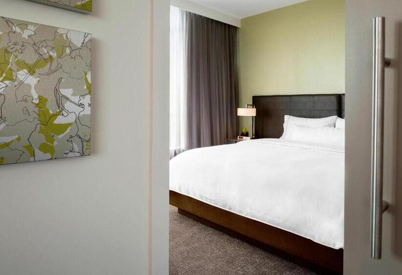 스위트 킹사이즈 침대, Element By Westin Vancouver Metrotown