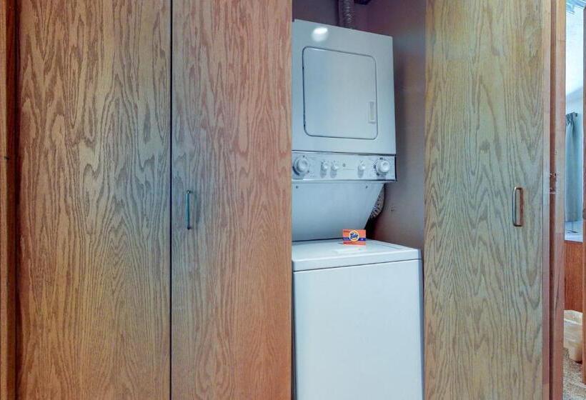 דירת שני חדרים, Frostfire Condominiums B19