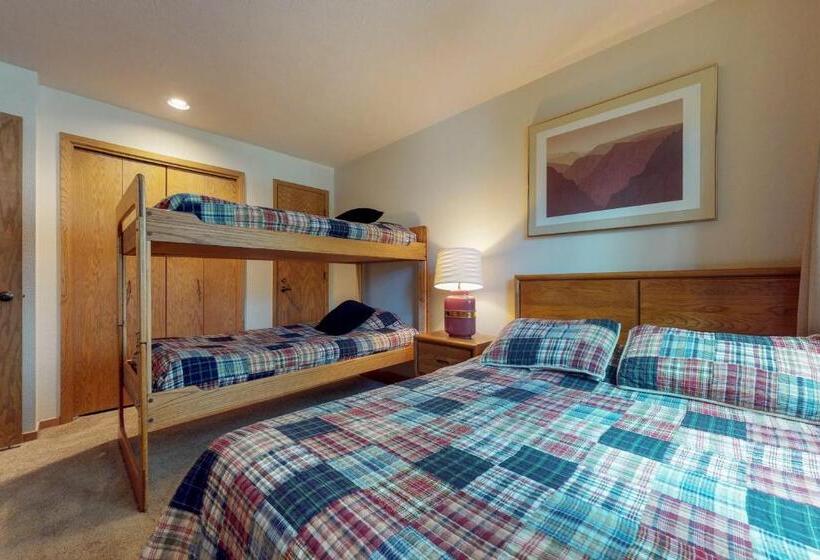 דירת שני חדרים, Frostfire Condominiums B19