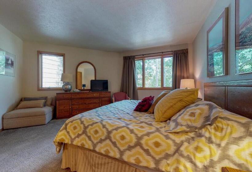 דירת שני חדרים, Frostfire Condominiums B19