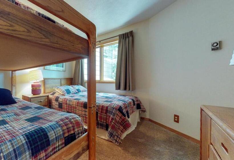 דירת שני חדרים, Frostfire Condominiums B19