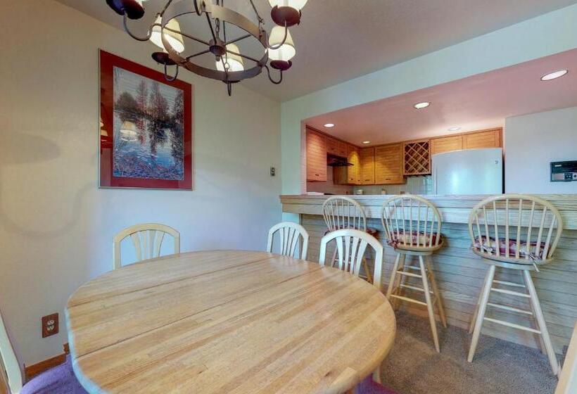 דירת שני חדרים, Frostfire Condominiums B19