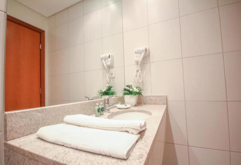 带按摩浴盆的套房, Gales Park