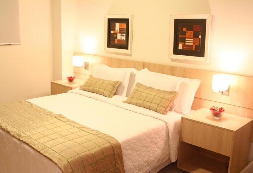 带按摩浴盆的套房, Gales Park