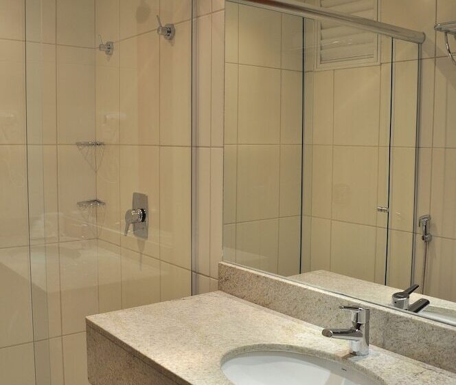 豪华房间, Gales Park