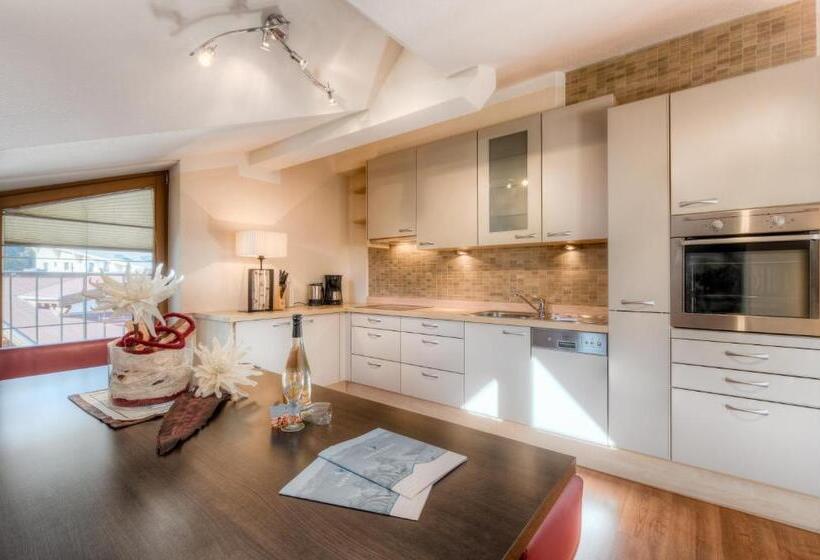 Апартаменты 4 Спальни, Garni Alpenjuwel