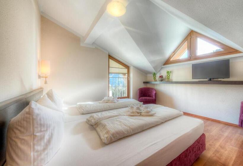 Апартаменты 4 Спальни, Garni Alpenjuwel