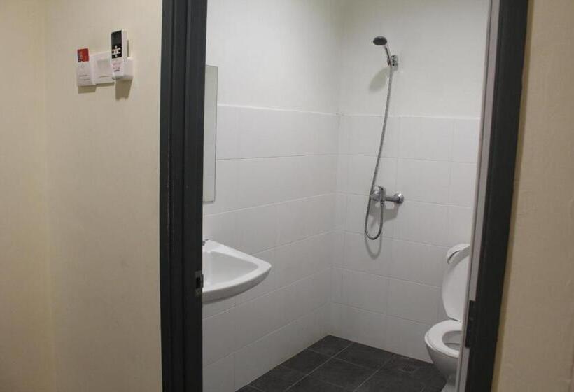 חדר סטנדרט לארבעה, Grand Inn