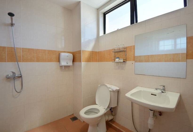 חדר סטנדרט לארבעה, Grand Inn