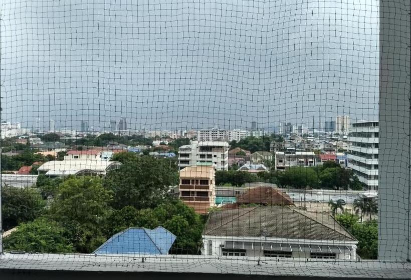 Superior-huone Parveke, Komol Residence Bangkok