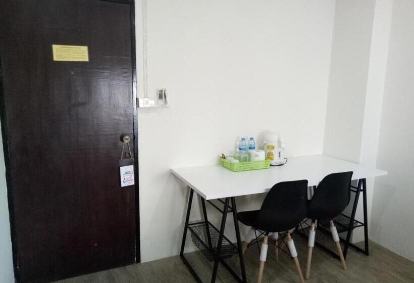 Superior-huone Parveke, Komol Residence Bangkok