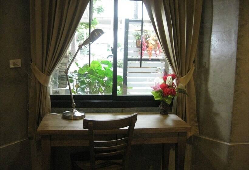 Superior-huone Puutarhanäkymä, Komol Residence Bangkok