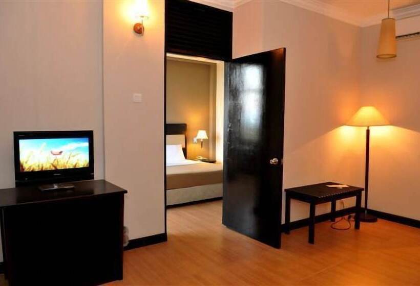 סוויטה משפחתית, Lodge 18