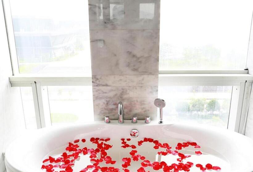 جناح إدارى, Ramada Plaza Liuzhou Liudong