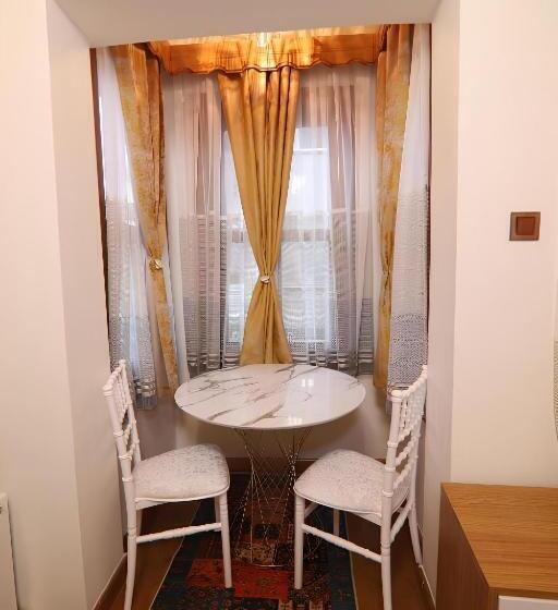 スタンダードトリプルルーム, Royal Gur