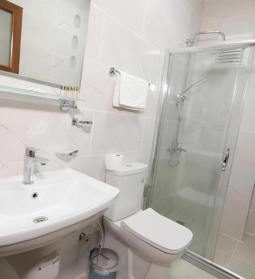 スタンダードトリプルルーム, Royal Gur