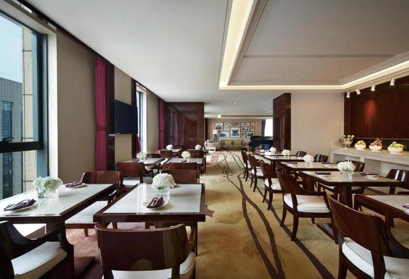 Номер Executive Кровать Кинг, Sheraton Grand Zhengzhou