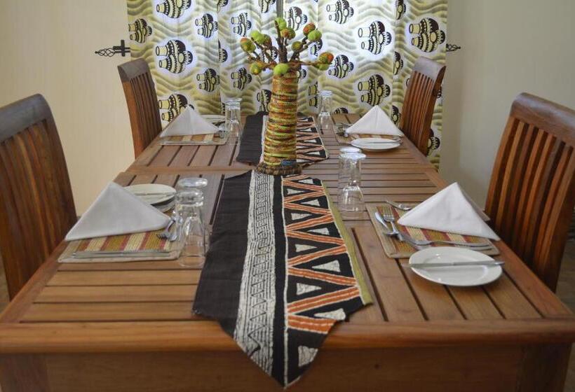 اتاق خانوادگی, Korona Villa Lodge