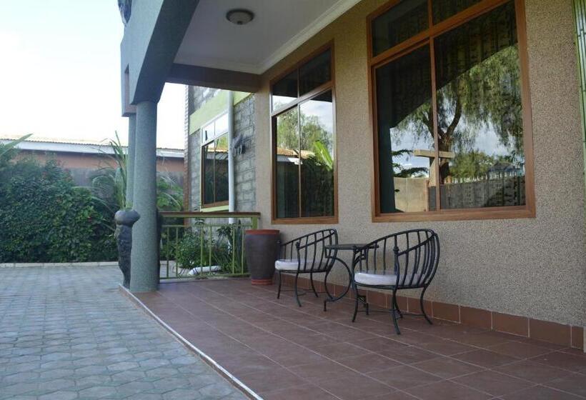 اتاق خانوادگی, Korona Villa Lodge