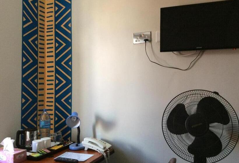 اتاق خانوادگی, Korona Villa Lodge