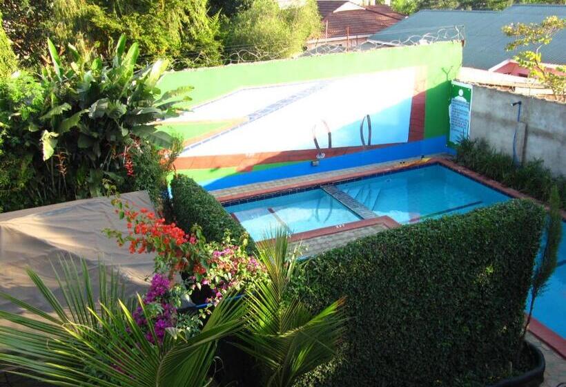 اتاق استاندارد سه نفره, Korona Villa Lodge