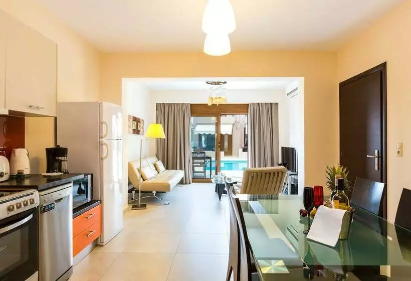 スイート, Pantheon Villas & Suites