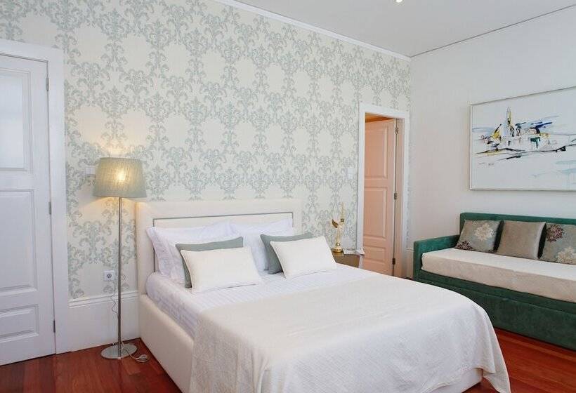 سوییت لوکس, Charming House Marques