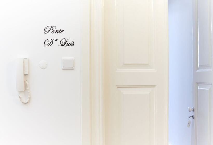 سوییت لوکس, Charming House Marques