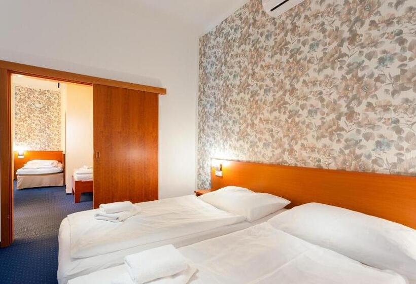 带阳台标准四人间, Wine Wellness Hotel Amande Hustopeče