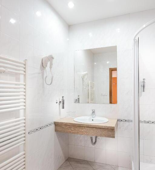 발코니가 있는 4인용 스탠다드 룸, Wine Wellness Hotel Amande Hustopeče