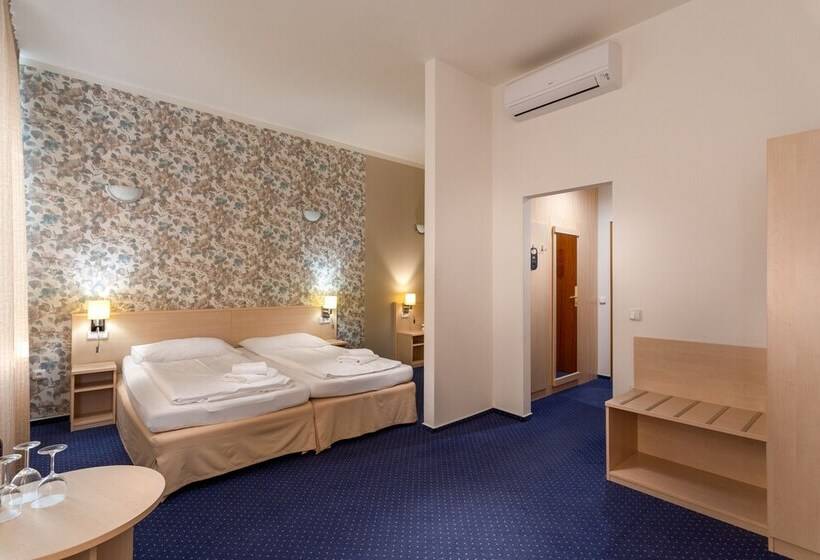 스탠다드 트리플 룸, Wine Wellness Hotel Amande Hustopeče