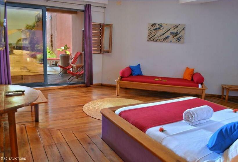 اتاق استاندارد با چشمانداز دریا, Hôtel Résidence Sarimanok