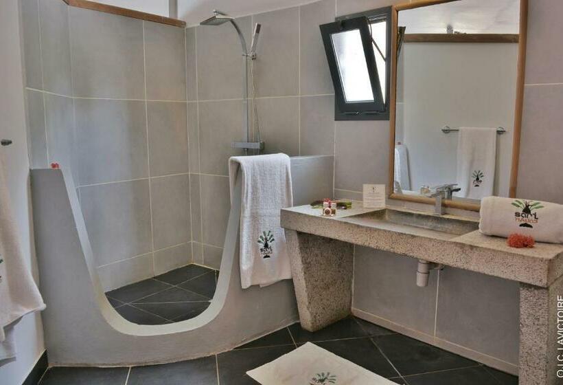 اتاق استاندارد با چشمانداز دریا, Hôtel Résidence Sarimanok